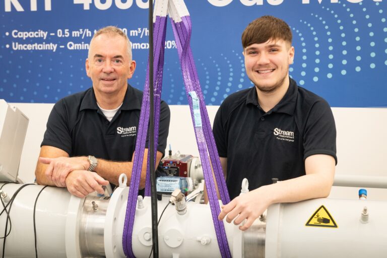 5-LtoR-Bob-Ashton-Engineer-Stream-Measurement-and-Joe-Hewson-Apprentice-Engineer-Stream-Measurement-768x512